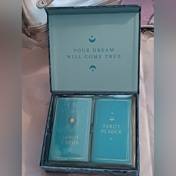 ✨️SEALED✨️ Deluxe Tarot Card Set - Picture 3 of 11